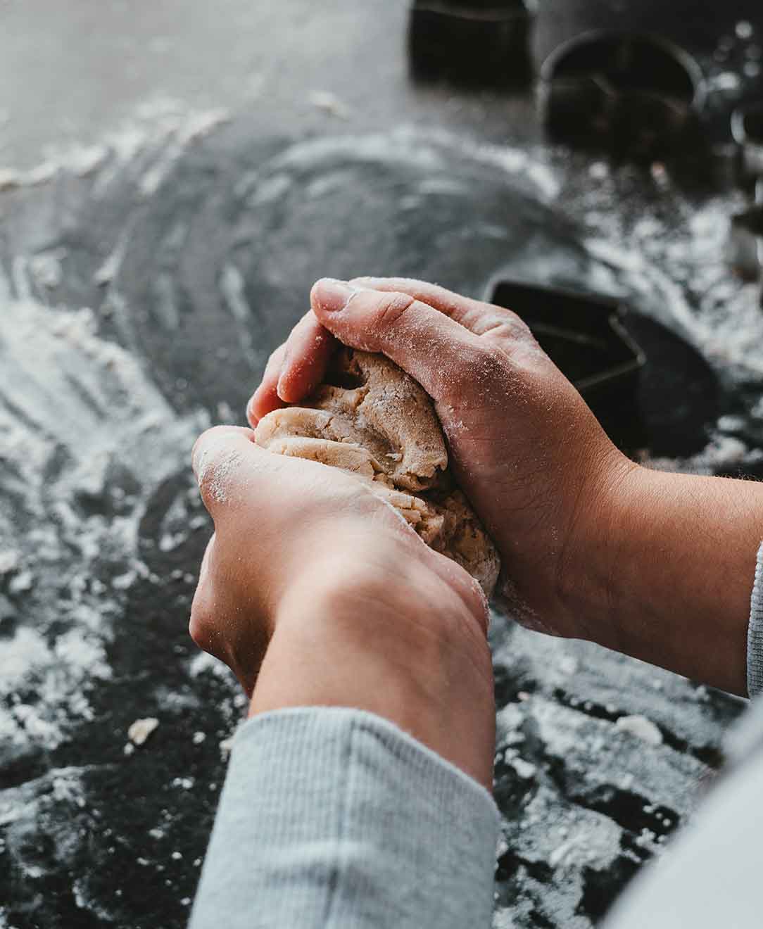 Hand Moulding Dough decorating-masterclass